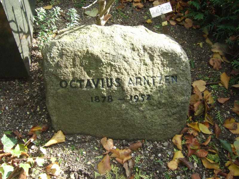 Billede af gravsten på Holmens Kirkegård