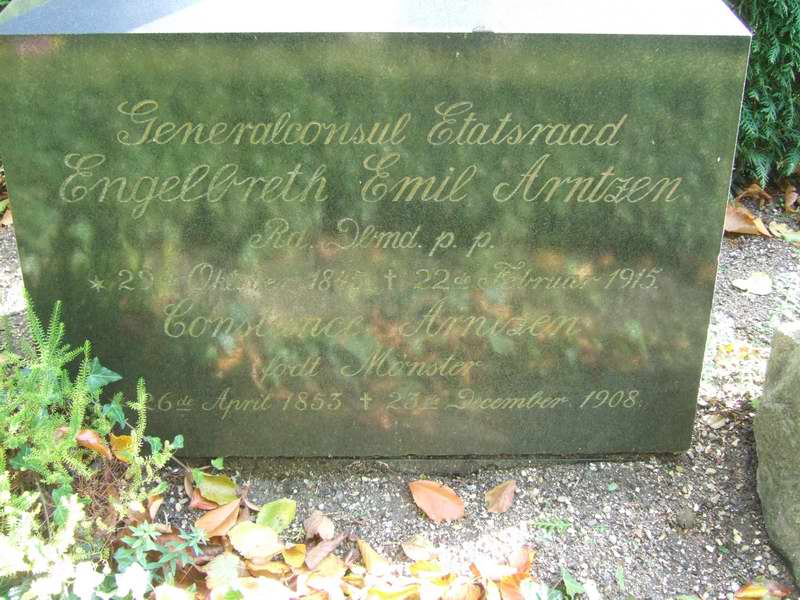 Billede af gravsten på Holmens Kirkegård