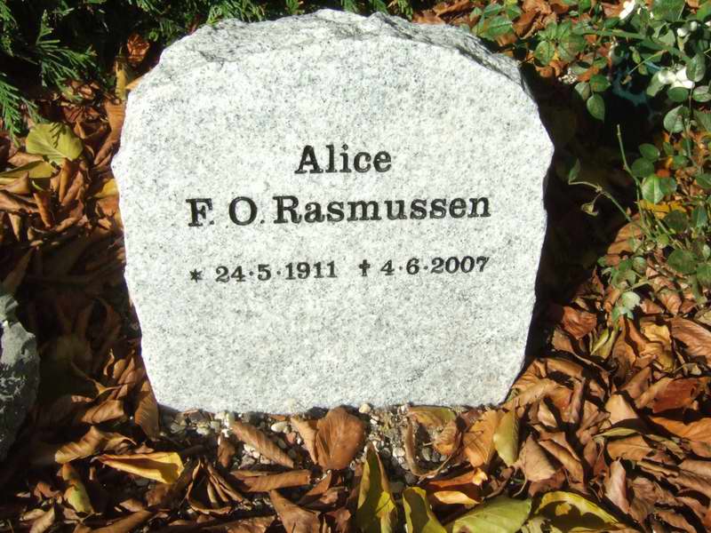 Billede af gravsten på Holmens Kirkegård