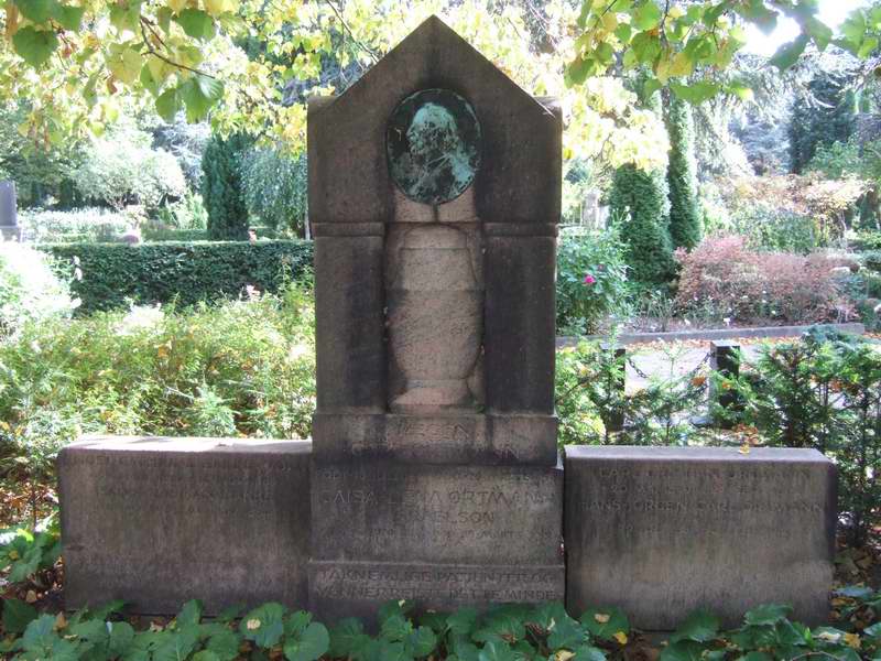 Billede af gravsten på Holmens Kirkegård