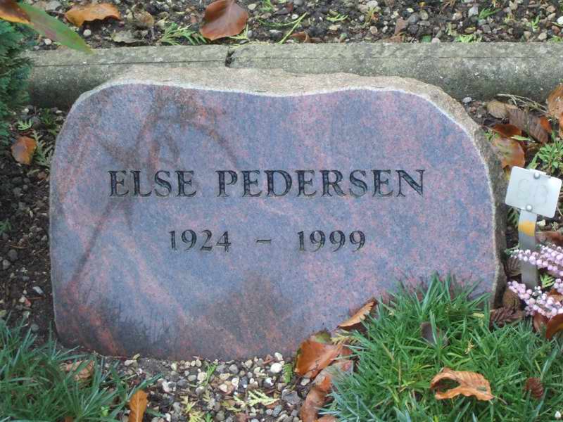 Billede af gravsten på Holmens Kirkegård