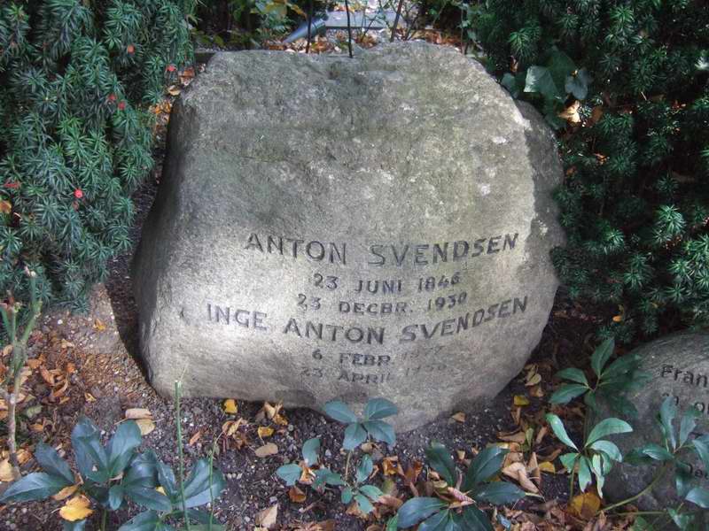 Billede af gravsten på Holmens Kirkegård