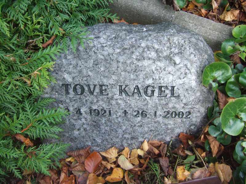 Billede af gravsten på Holmens Kirkegård