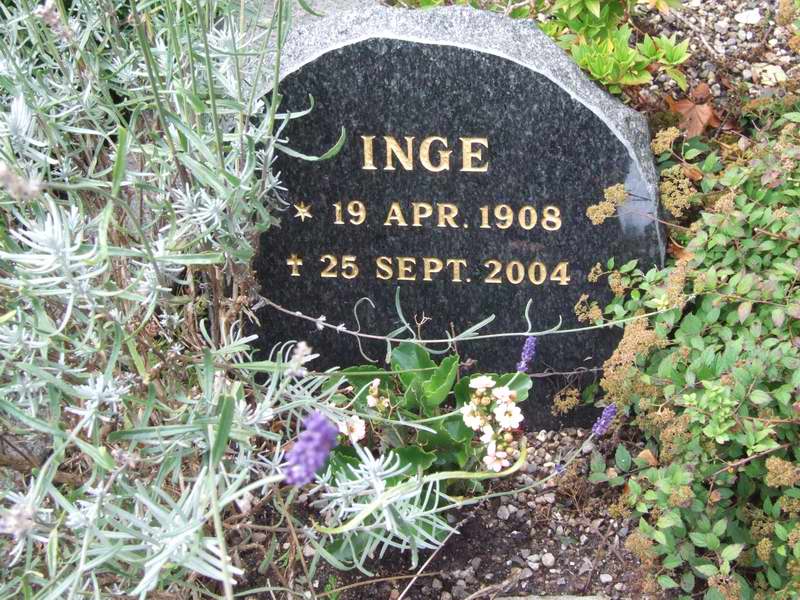 Billede af gravsten på Holmens Kirkegård