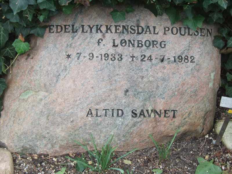 Billede af gravsten på Holmens Kirkegård