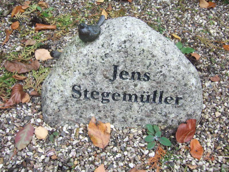 Billede af gravsten på Holmens Kirkegård